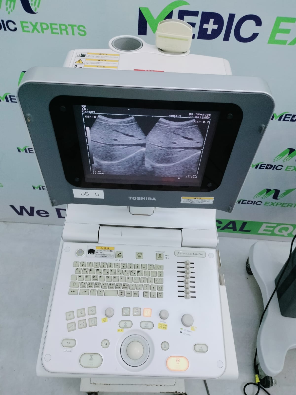 Toshiba Portable US Machine Femio Cube with Convex Probe (Local Used Mild)